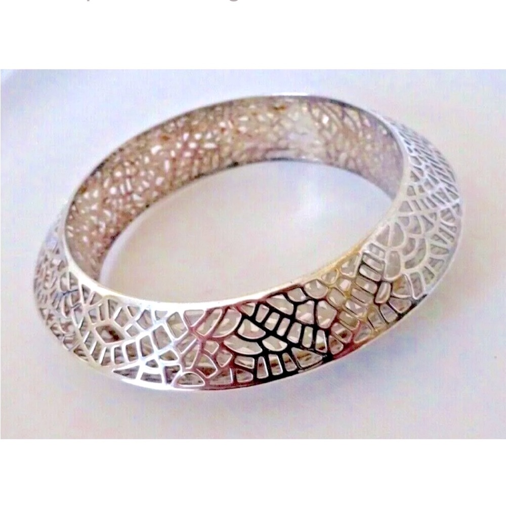 NEW Silpada Vintage Sterling
Silver Stiletto Filigree Cutout
Bangle Bracelet